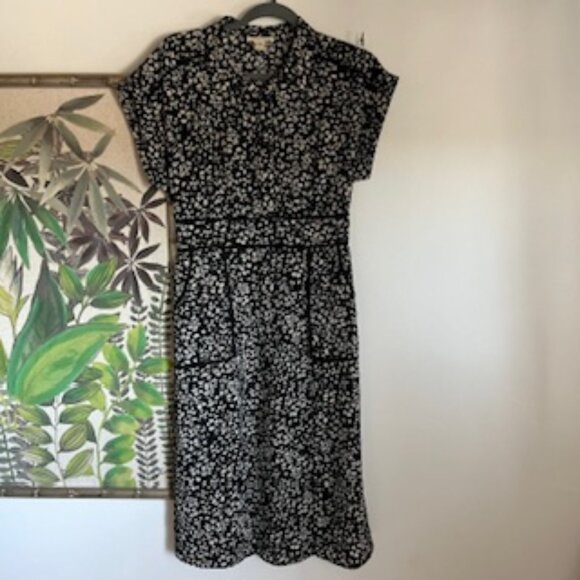 Monteau Los Angeles Dresses & Skirts - Black and White Floral Midi Dress - Classic Short Sleeve